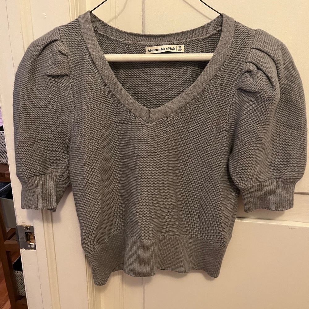 Xs short sleeve grey sweater. Great condition.